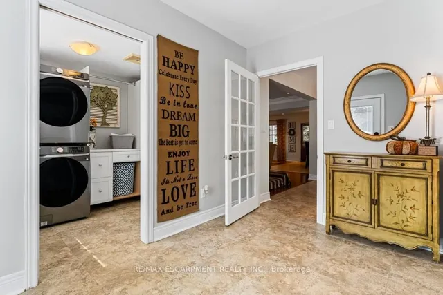 Additional image 18 of 196 Dundas St