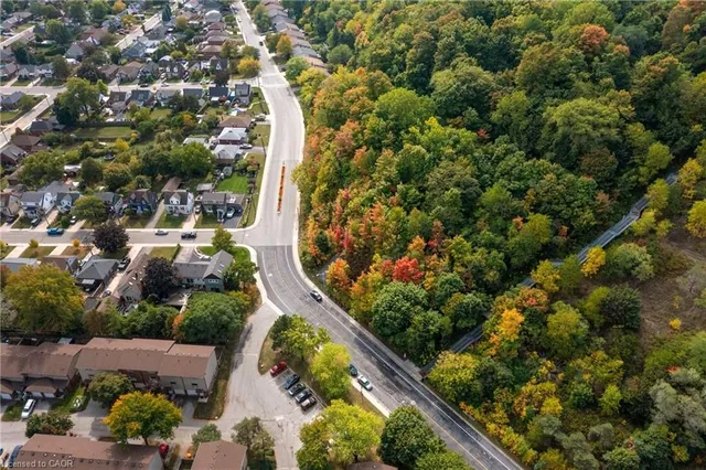 Additional image 42 of 3 Montrose Ave