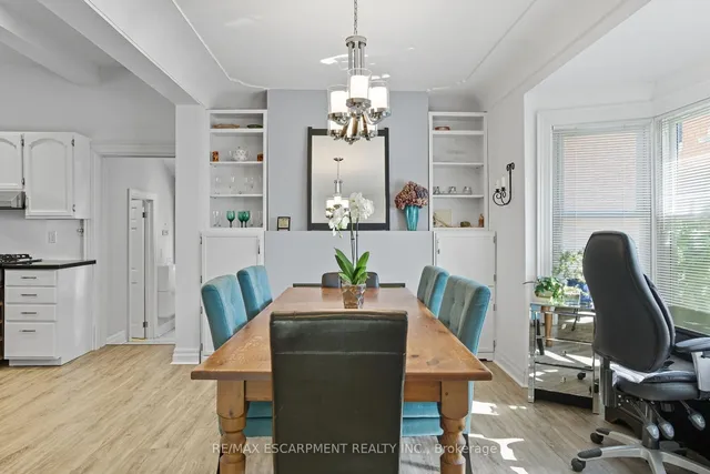 Additional image 12 of 33 Broadway Ave