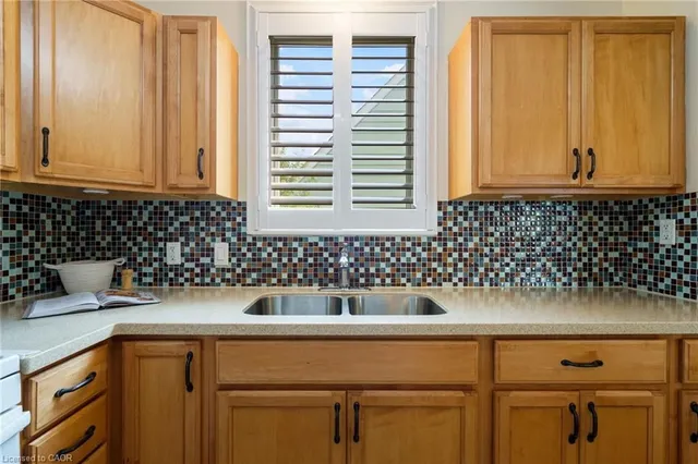 Additional image 19 of 3 Montrose Ave