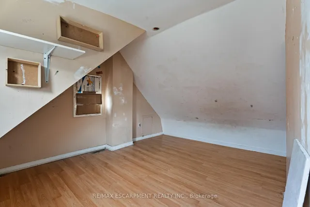 Additional image 27 of 40 Rosemont Ave