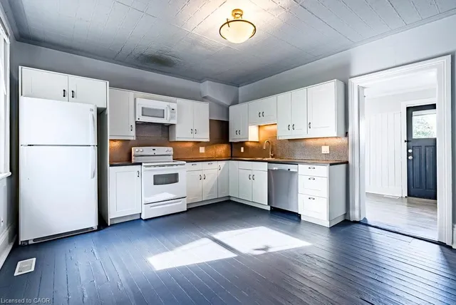 Additional image 19 of 499 Hughson St