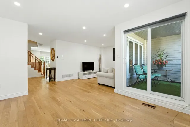 Additional image 24 of 5090 FAIRVIEW St Unit 48