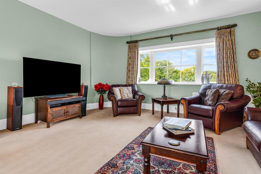 Additional image 4 of Tewin Water, Digswell