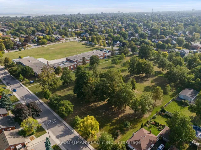 Additional image 31 of 136 Warren Ave