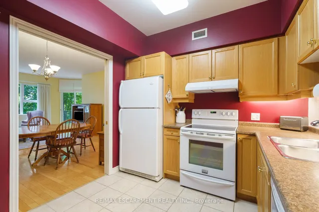 Additional image 22 of 77 Governors Rd Unit 102