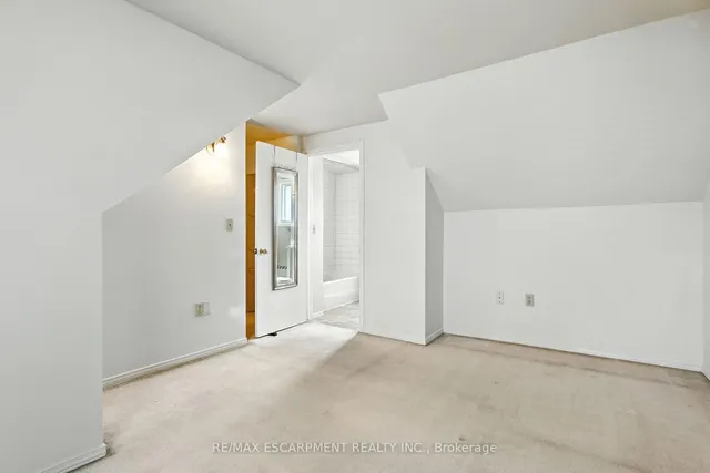 Additional image 32 of 57 Highcliffe Ave