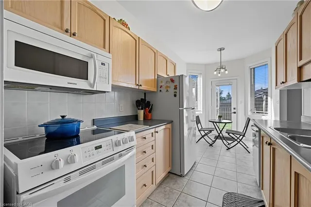 Additional image 19 of 55 Northern Breeze St Unit 33