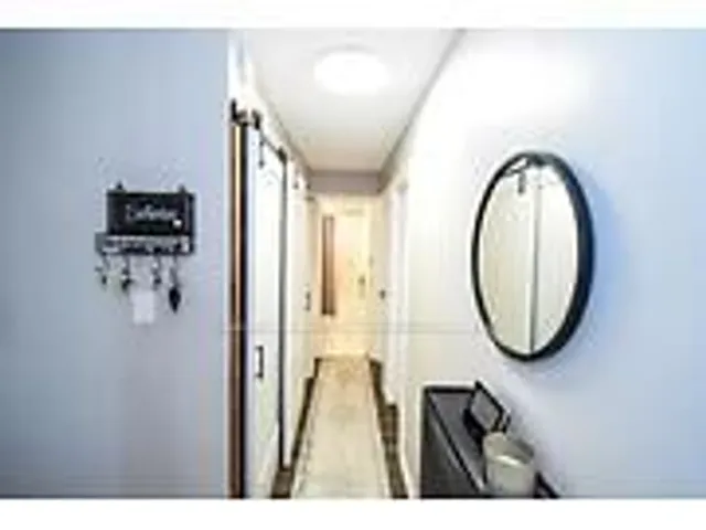 Additional image 23 of 75 Glenburn Crt Unit 811