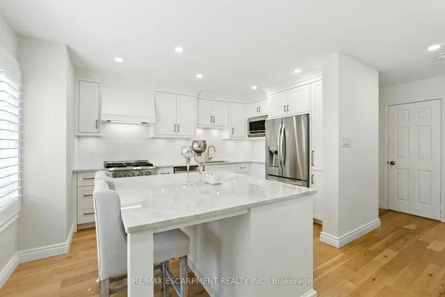 Additional image 17 of 5090 FAIRVIEW St Unit 48