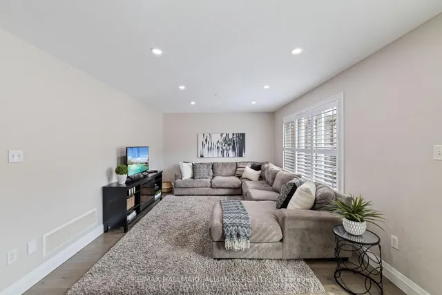 Additional image 12 of 402 Schreyer Cres