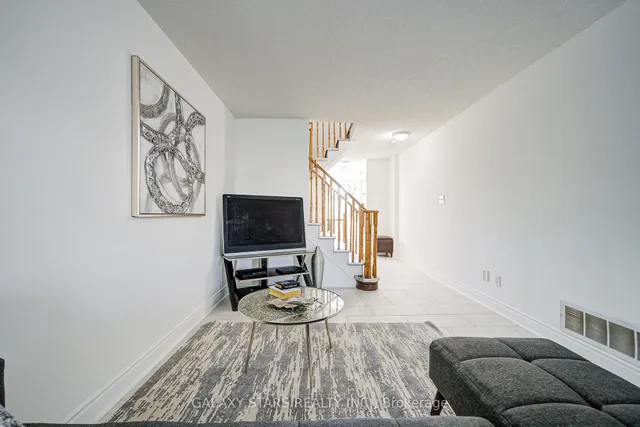 Additional image 13 of 1049 Kennedy Circ