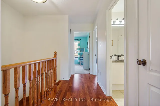 Additional image 25 of 14 Fox Ru