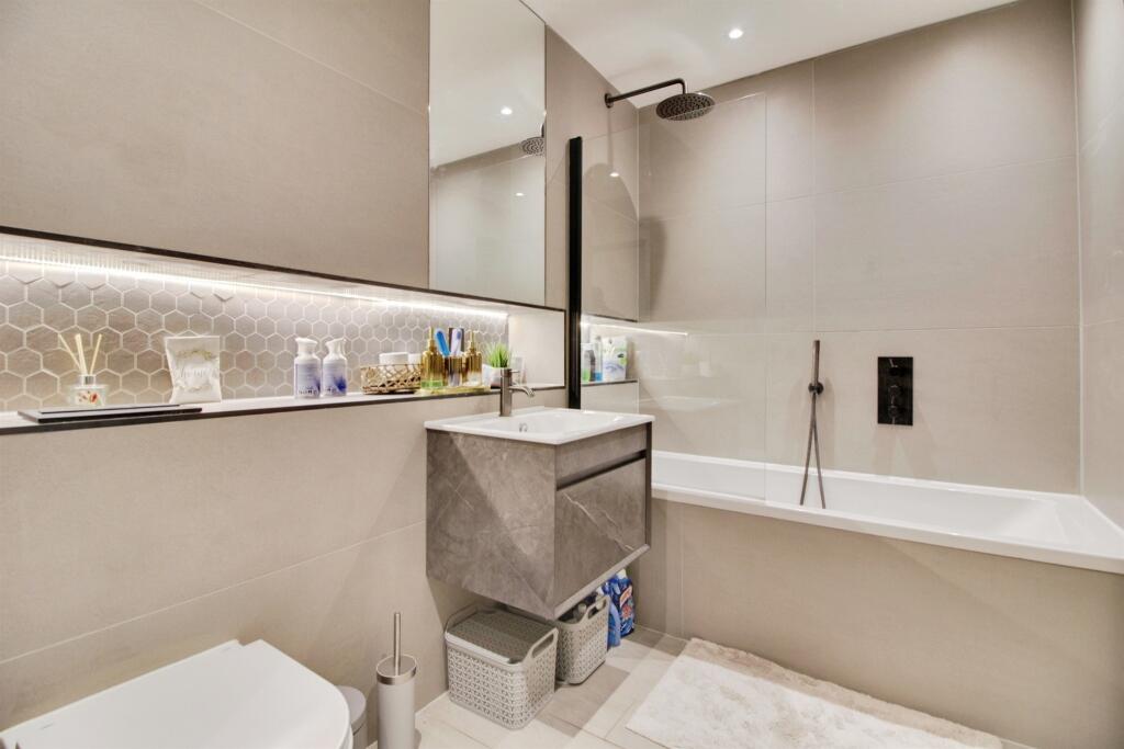 Additional image 13 of Stonehills, Welwyn Garden City