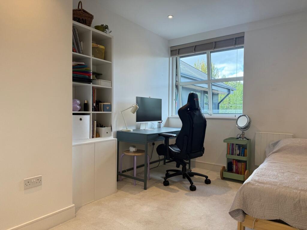 Additional image 4 of Great North Road, Hatfield, AL9