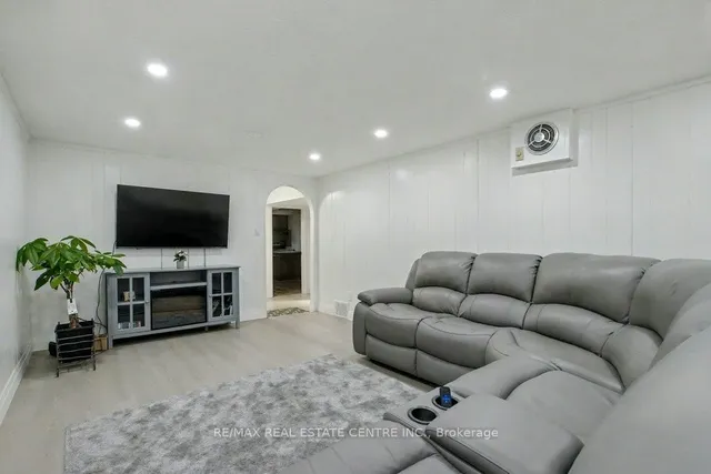 Additional image 31 of 40 Tara Crt