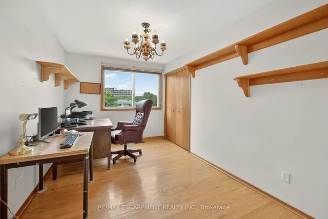 Additional image 22 of 36 Blanche Crt