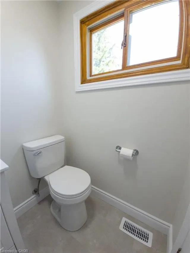 Additional image 29 of 164 Laurier Ave