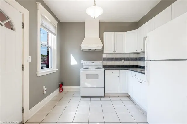 Additional image 25 of 39 Connaught Ave