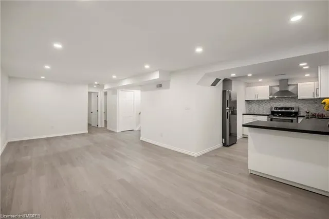 Additional image 26 of 60 Champlain Ave Unit Main Floor