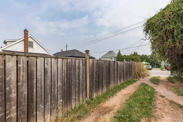 Additional image 42 of 118 Julian Ave