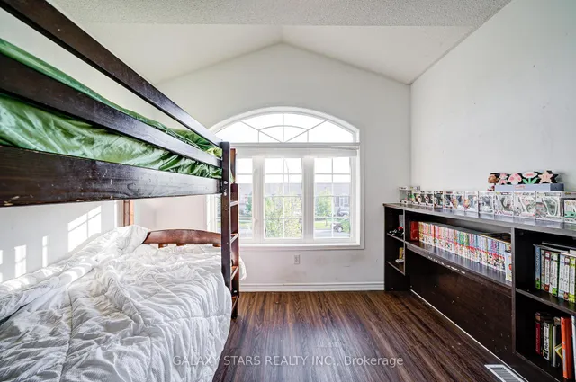 Additional image 38 of 1049 Kennedy Circ