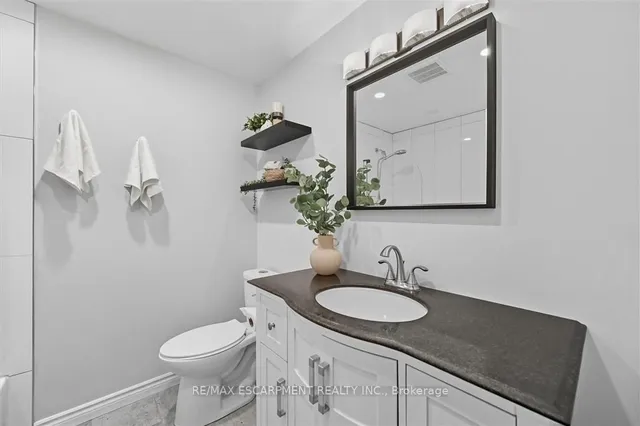 Additional image 35 of 641 HOLT Dr