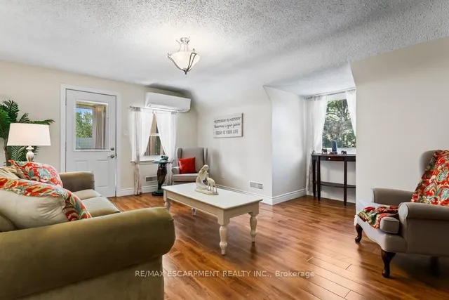 Additional image 31 of 196 Dundas St