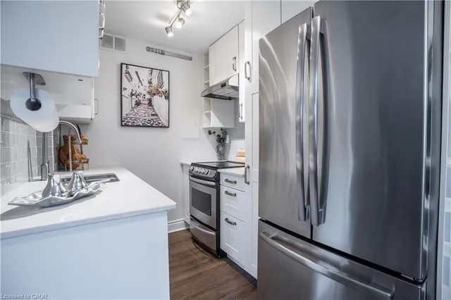 Additional image 17 of 141 Catharine St Unit 204