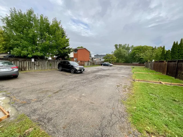 Primary image of 4 Rosanne Cres Unit 4
