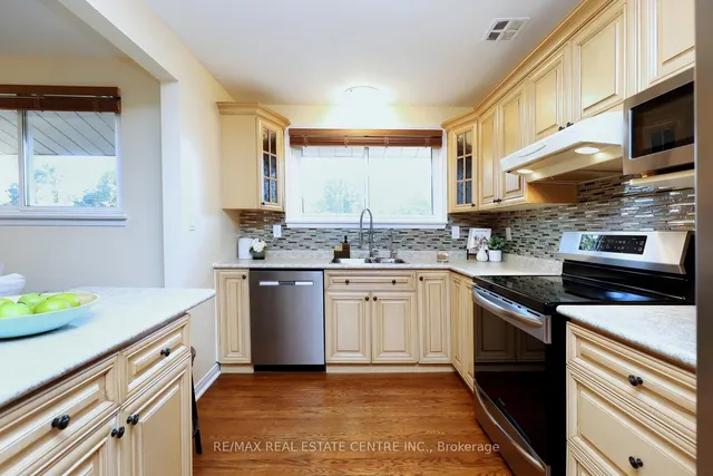 Additional image 19 of 345 Maplewood Cres