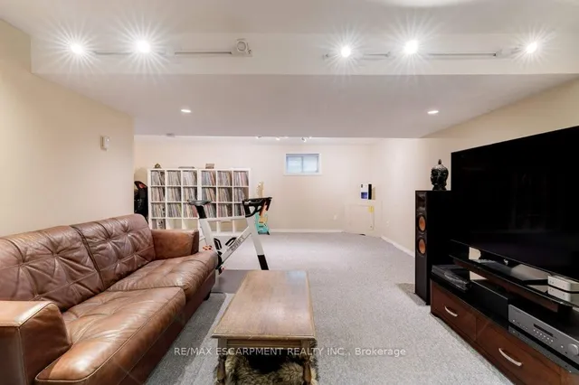 Additional image 19 of 275 Montrose Ave