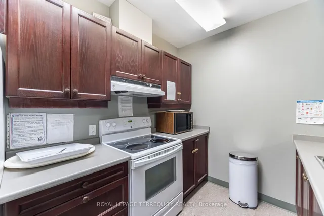 Additional image 37 of 77 GOVERNORS Rd Unit 204