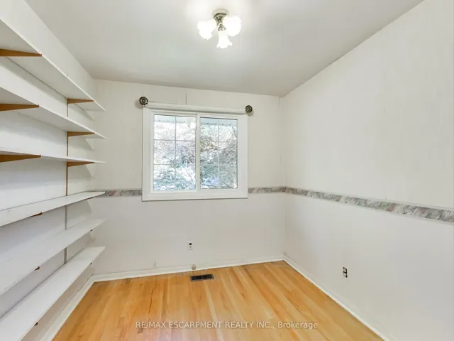 Additional image 30 of 558 Parkside Cres