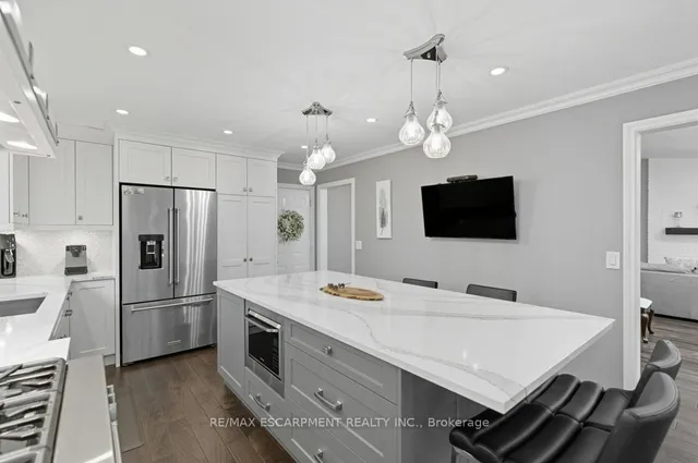 Additional image 13 of 31 Acredale Dr