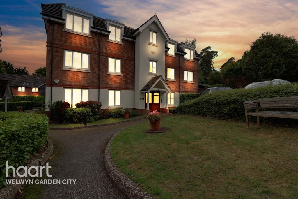 Additional image 2 of Canonsfield Road, WELWYN