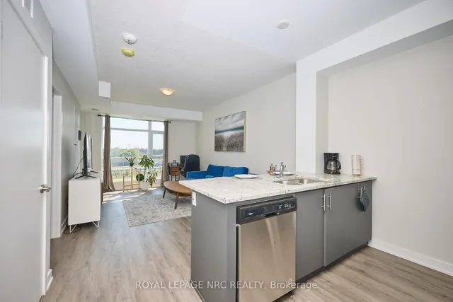 Additional image 10 of 600 North Service Rd Unit 221