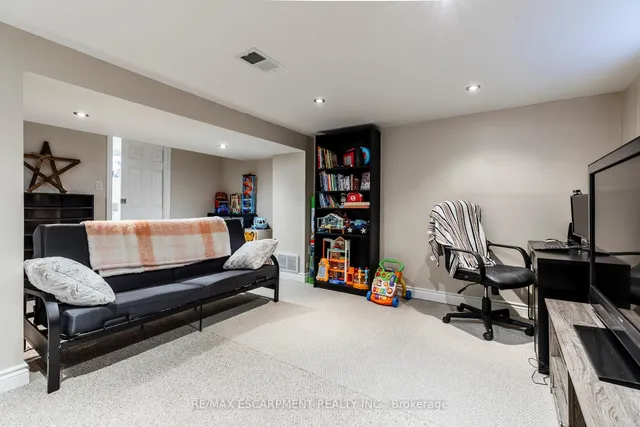 Additional image 27 of 118 Julian Ave