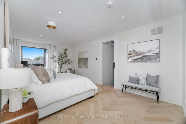 Additional image 38 of 772 Banting Crt