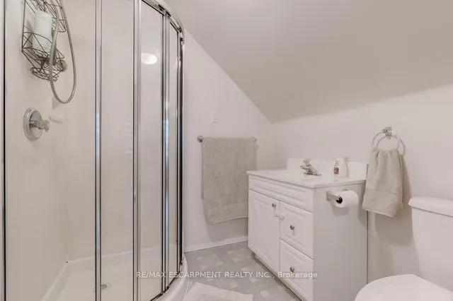 Additional image 17 of 275 Montrose Ave