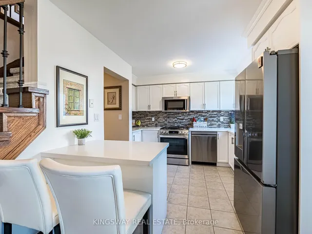Additional image 16 of 539 Caverhill Cres