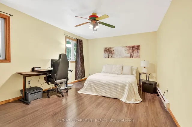 Additional image 20 of 146 Normanhurst Ave