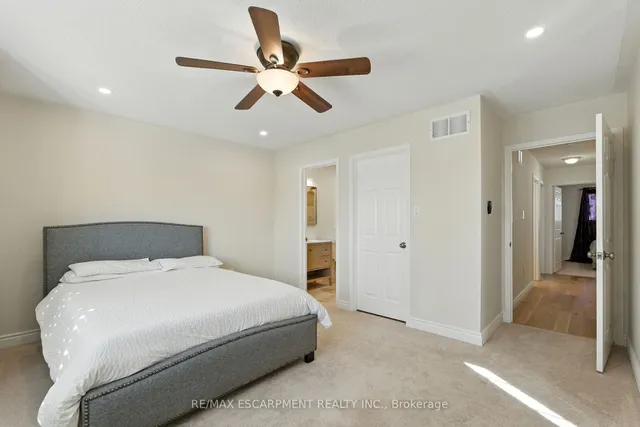 Additional image 31 of 5090 FAIRVIEW St Unit 48