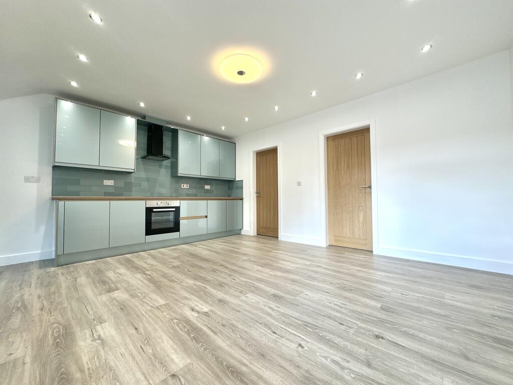 Additional image 3 of Stratford Road, Hall Green B28