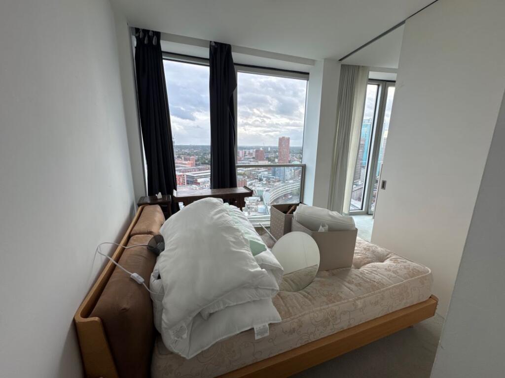 Additional image 8 of Apartment 1709 The Rotunda, 150 New Street, Birmingham, West Midlands, B2 4PG