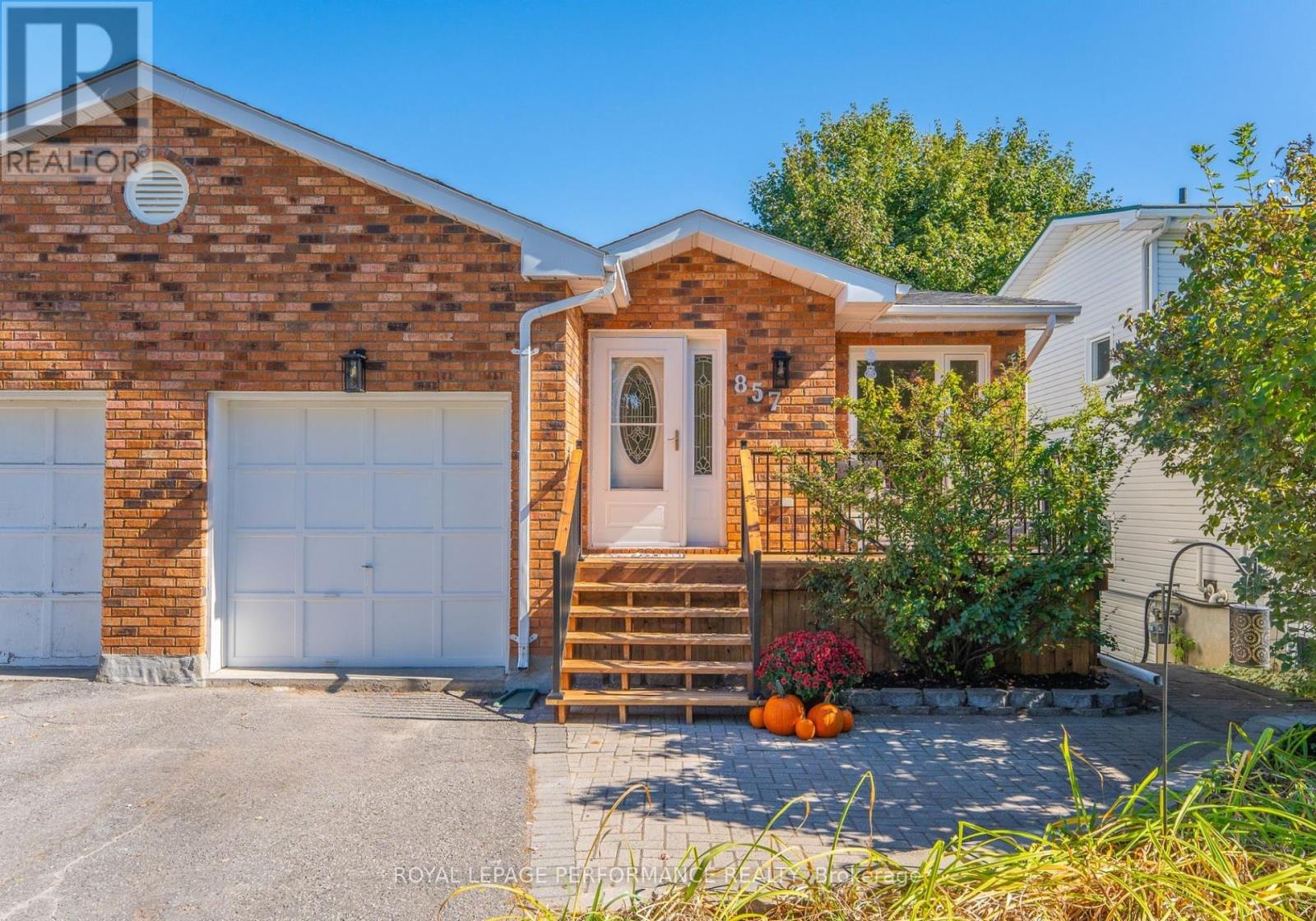 857 ROB ROY AVENUE|Ottawa, Ontario K2B8S6