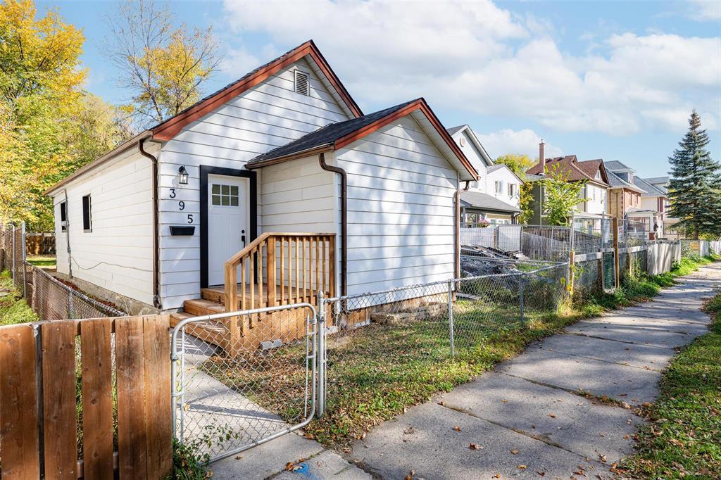 395 St Johns Avenue|Winnipeg, Manitoba R2W1H5