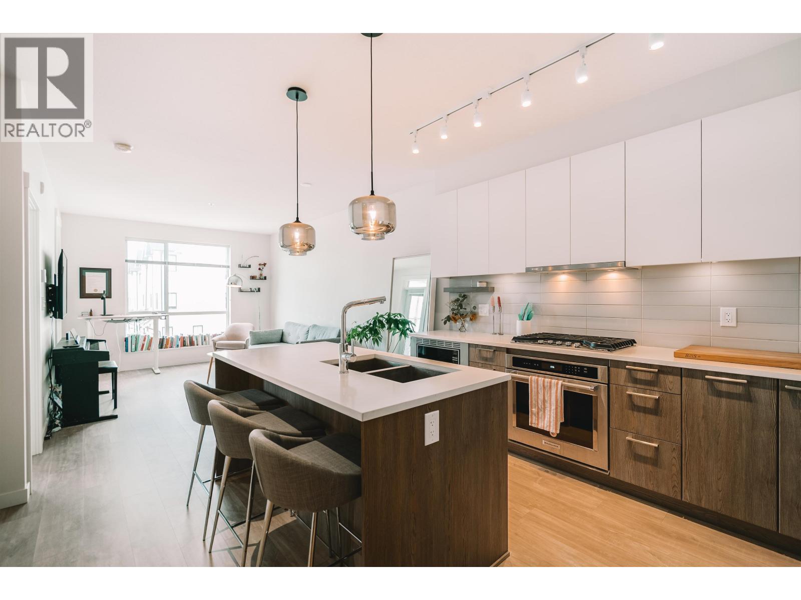 Property image for 206 615 E 3RD STREET|North Vancouver, British Columbia V7L0G3