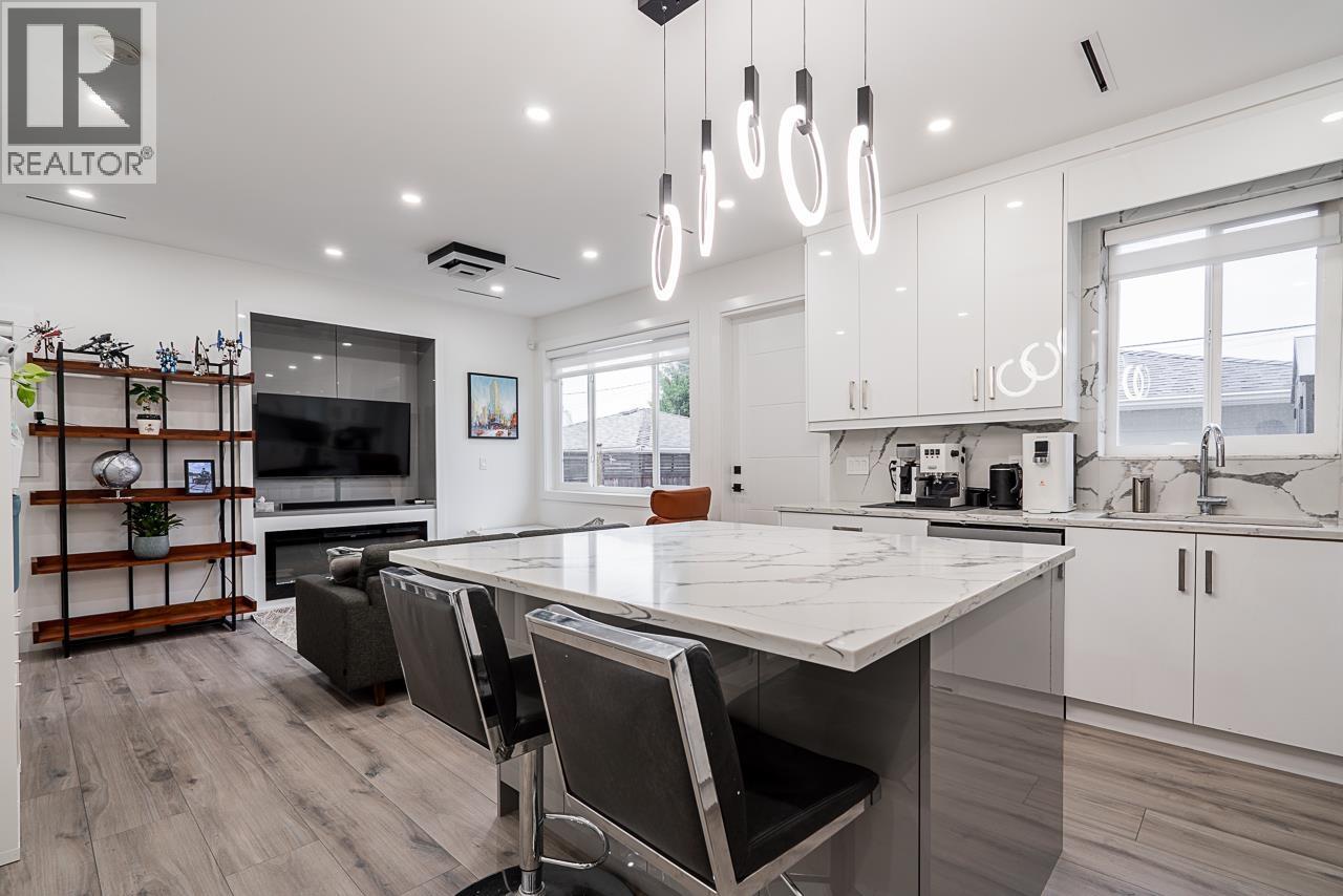 #2 4675 CANADA WAY|Burnaby, British Columbia V5G1K9