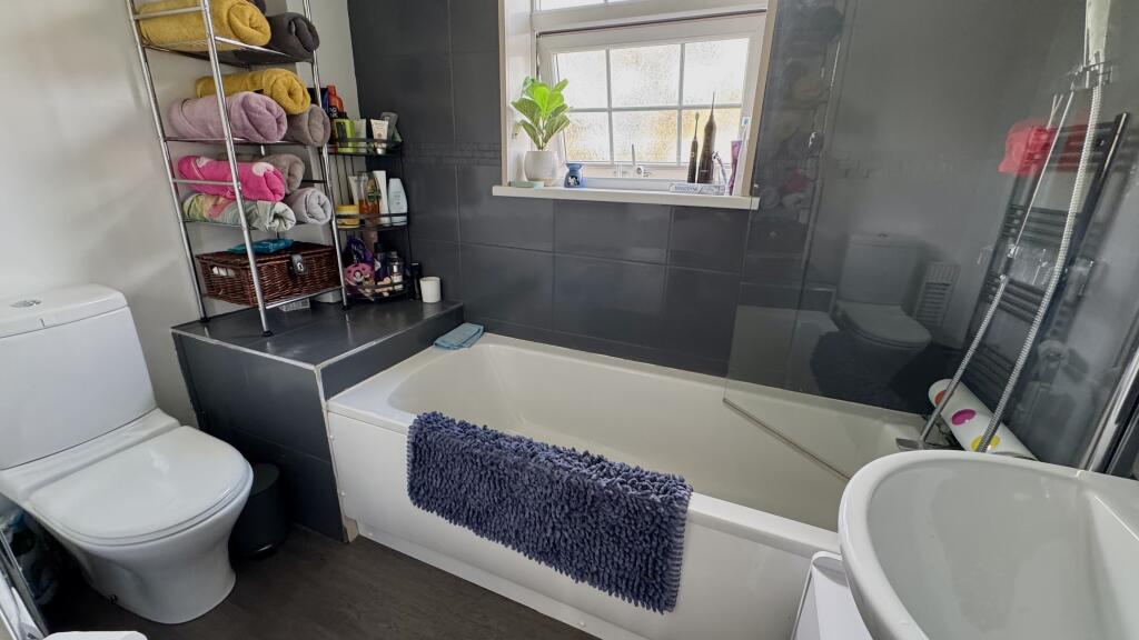 Additional image 8 of Meadway, B33